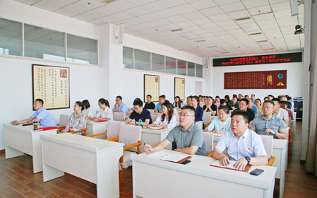 標題：中國農(nóng)機院黨委委員、副總經(jīng)理，呼和浩特分院黨委書記、董事長王振華講授黨課
瀏覽次數(shù)：934
發(fā)表時間：2024-06-26